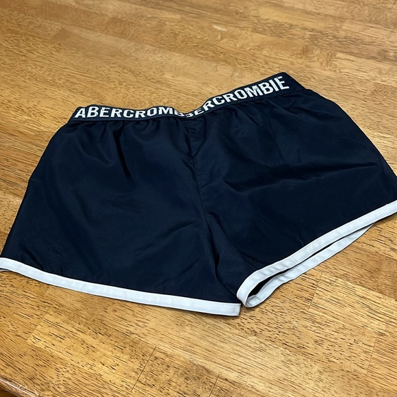Girls Abercrombie Shorts - Picture 5 of 5